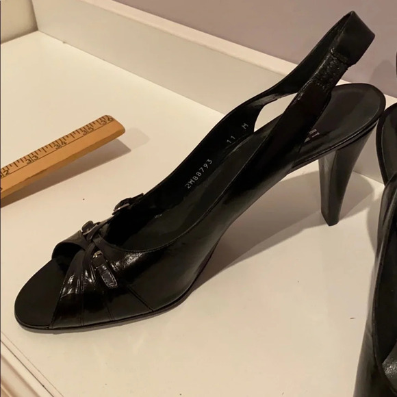 HP 5/3 Stuart Weitzman Buckettes black peep toe sling back size 11M - Picture 9 of 10